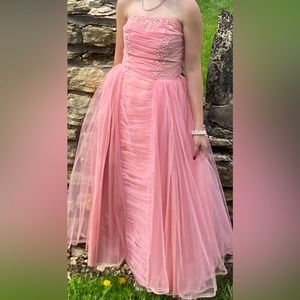 Sleeveless Pink 1950’s Prom/Evening Dress with Flower Details on Bust